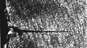 Grietas de metal antes del procesamiento de la m&aacute;quina de soldadura de metales