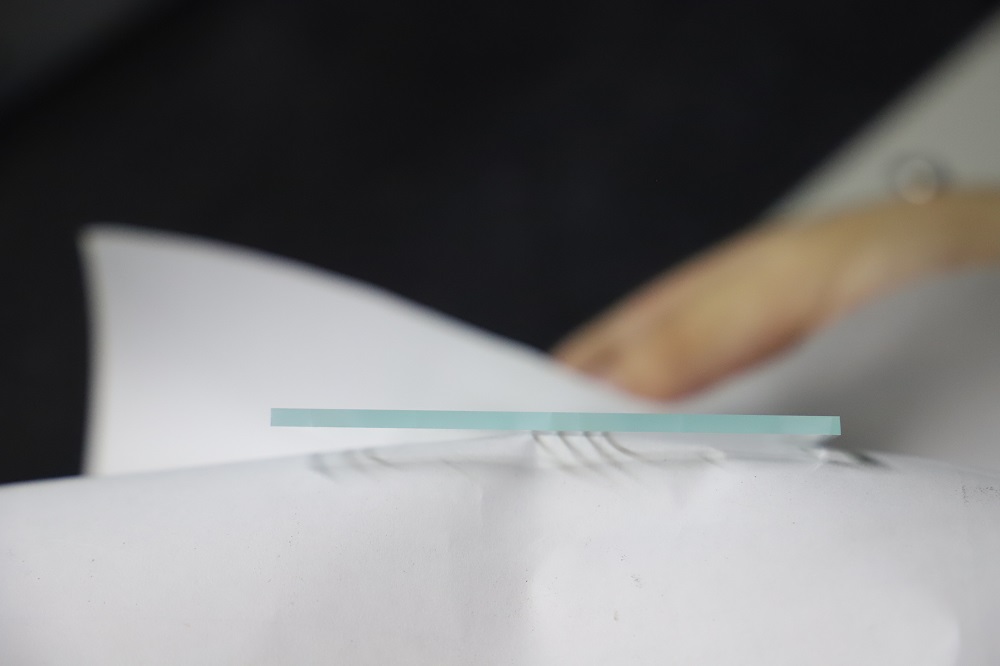 muestra de corte l&aacute;ser de vidrio